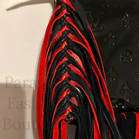 Revamped Crossbody - Picture 2 of 3